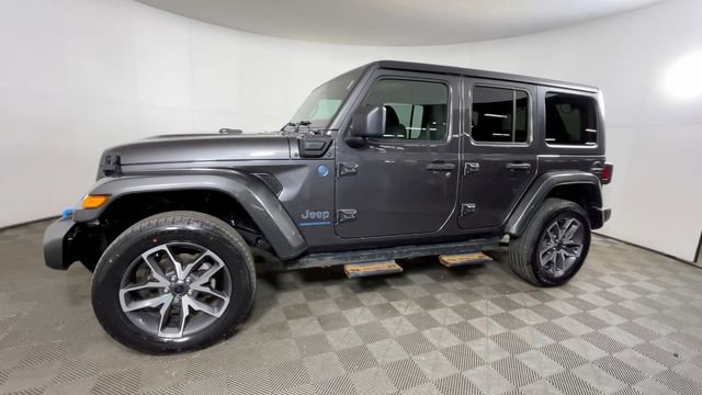 Used 2024 Jeep Wrangler Unlimited w/ Convenience Group AWD/4WD image 10