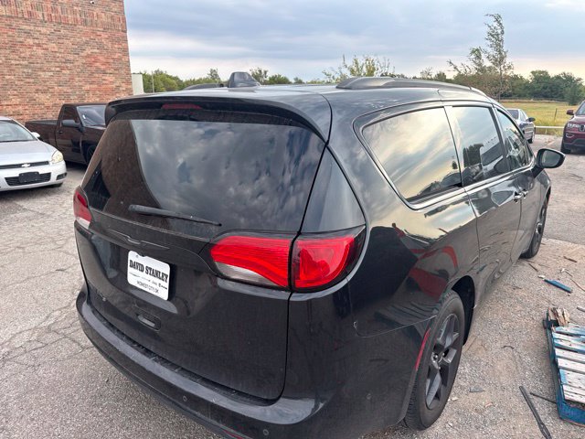 Used 2018 Chrysler Pacifica Touring-L Plus w/ Advanced Safetytec Group FWD image 4