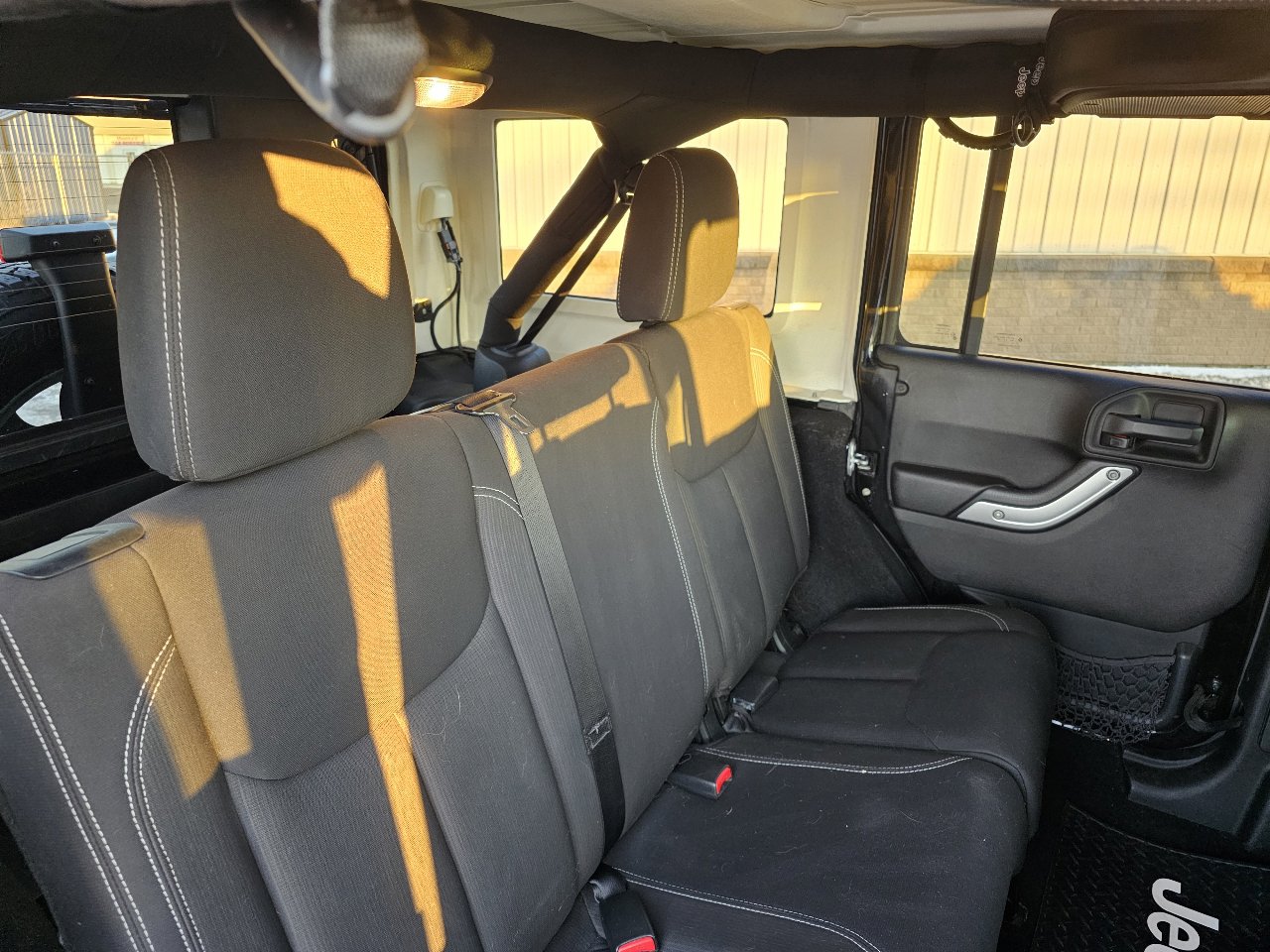 Used 2015 Jeep Wrangler Unlimited Sahara w/ Connectivity Group image 23