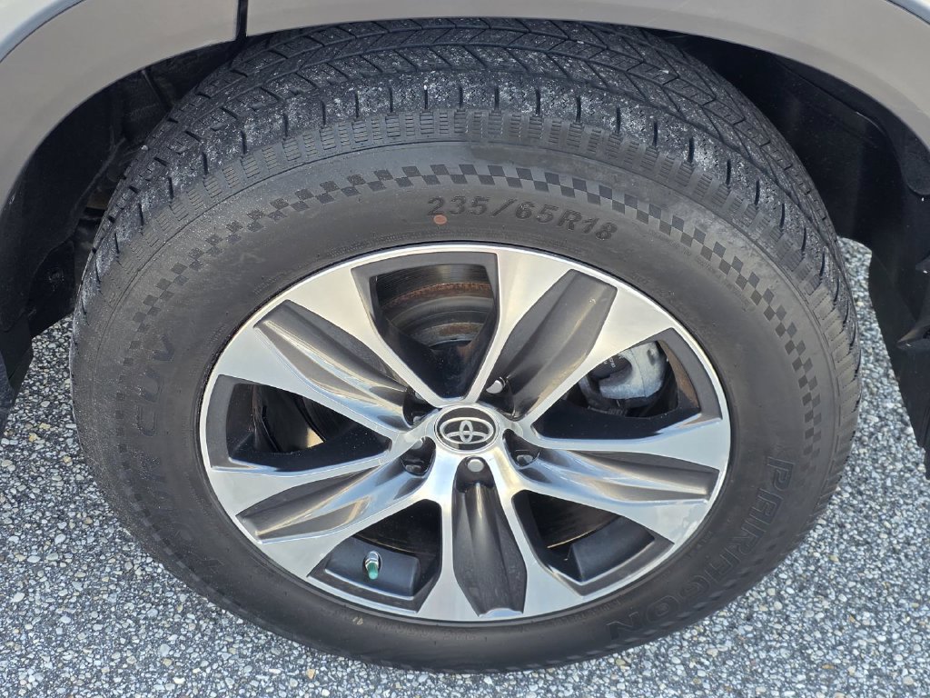 Used 2022 Toyota Highlander XLE FWD image 37
