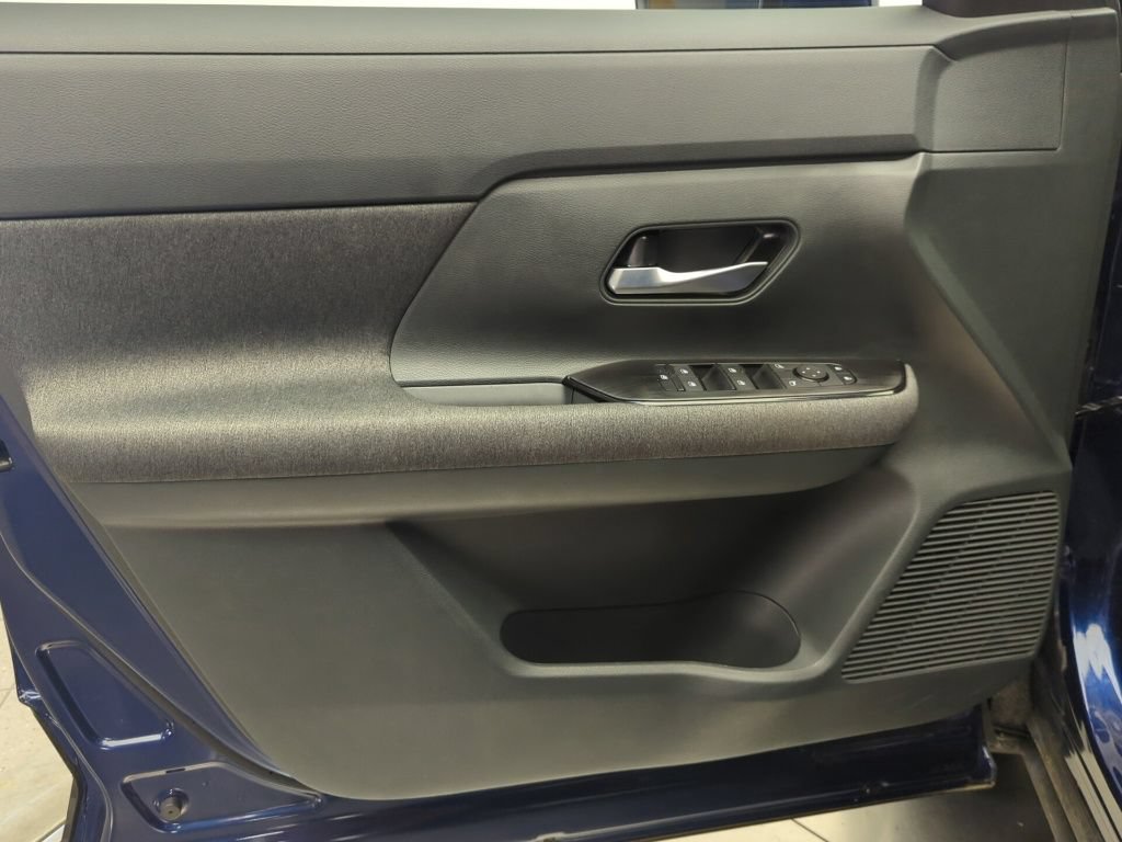 Certified 2025 Nissan Kicks SV FWD image 24