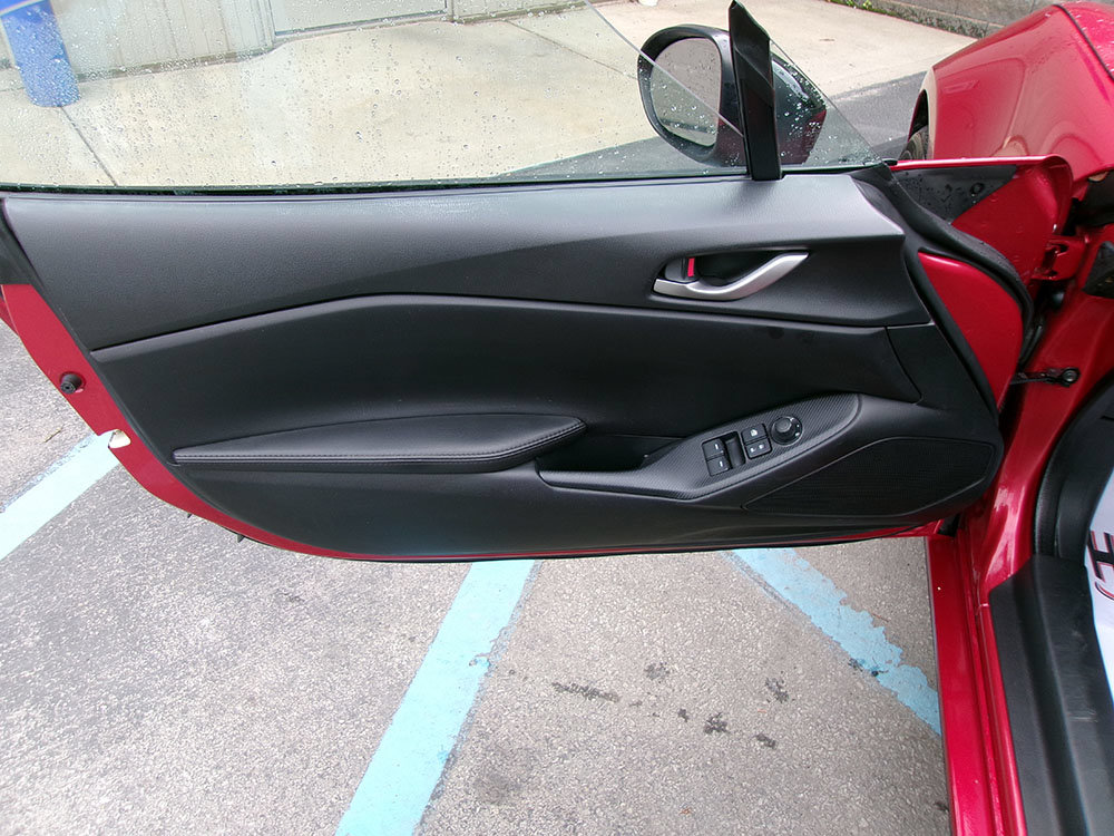 Used 2016 MAZDA MX-5 Miata Sport RWD image 13