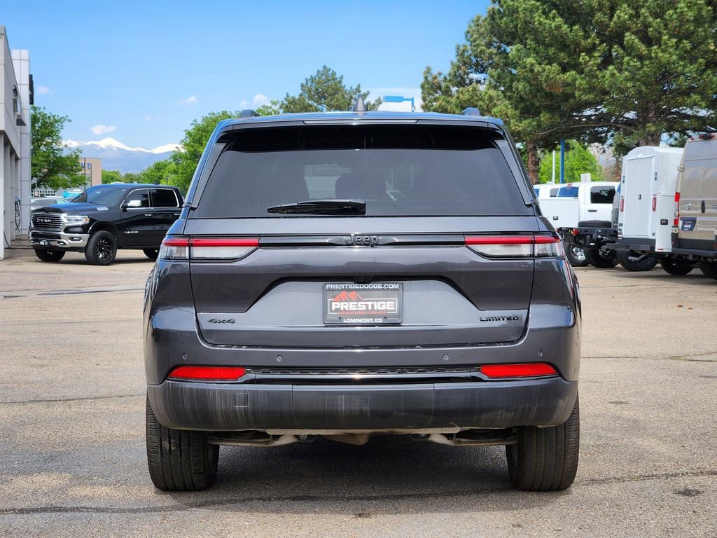 Used 2025 Jeep Grand Cherokee Limited w/ Black Appearance Package AWD/4WD image 12