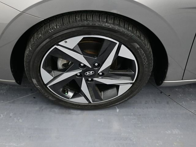 Used 2023 Hyundai Elantra Limited image 9