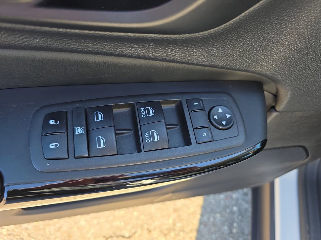 Used 2023 Jeep Cherokee Altitude Lux image 21