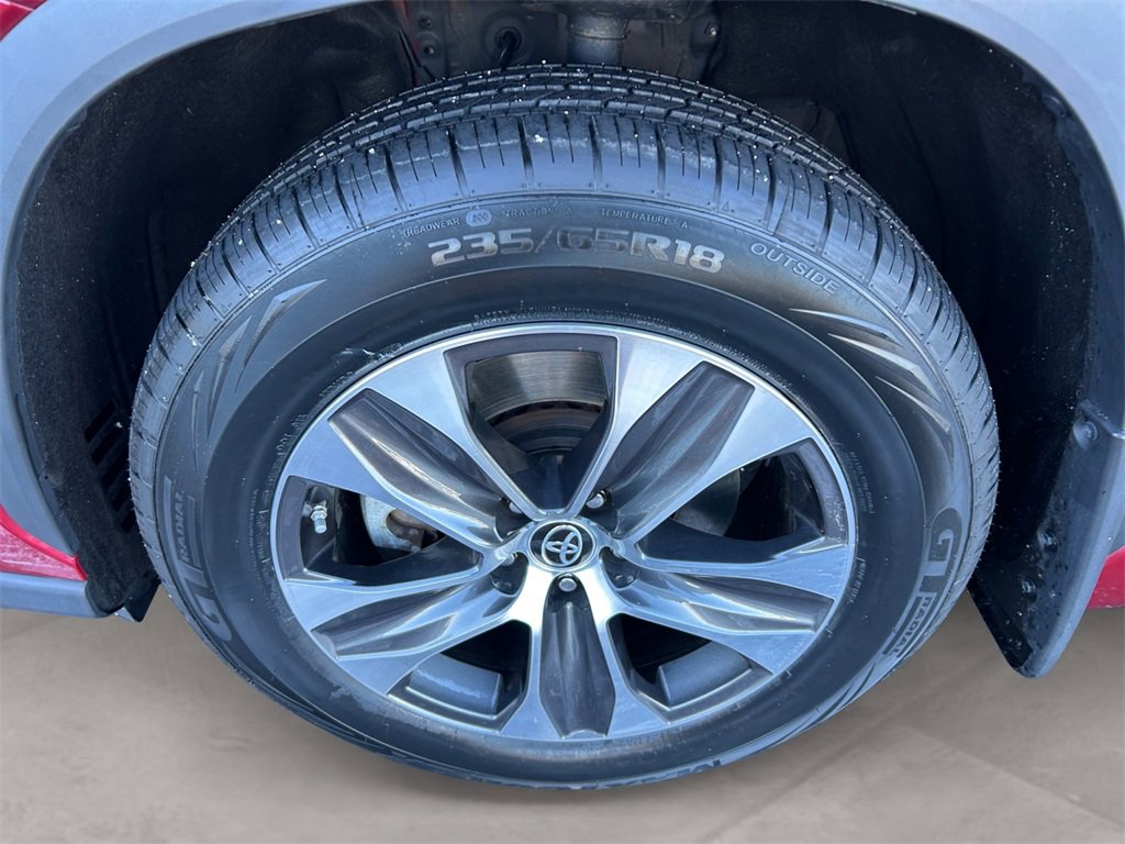 Used 2023 Toyota Highlander XLE image 14