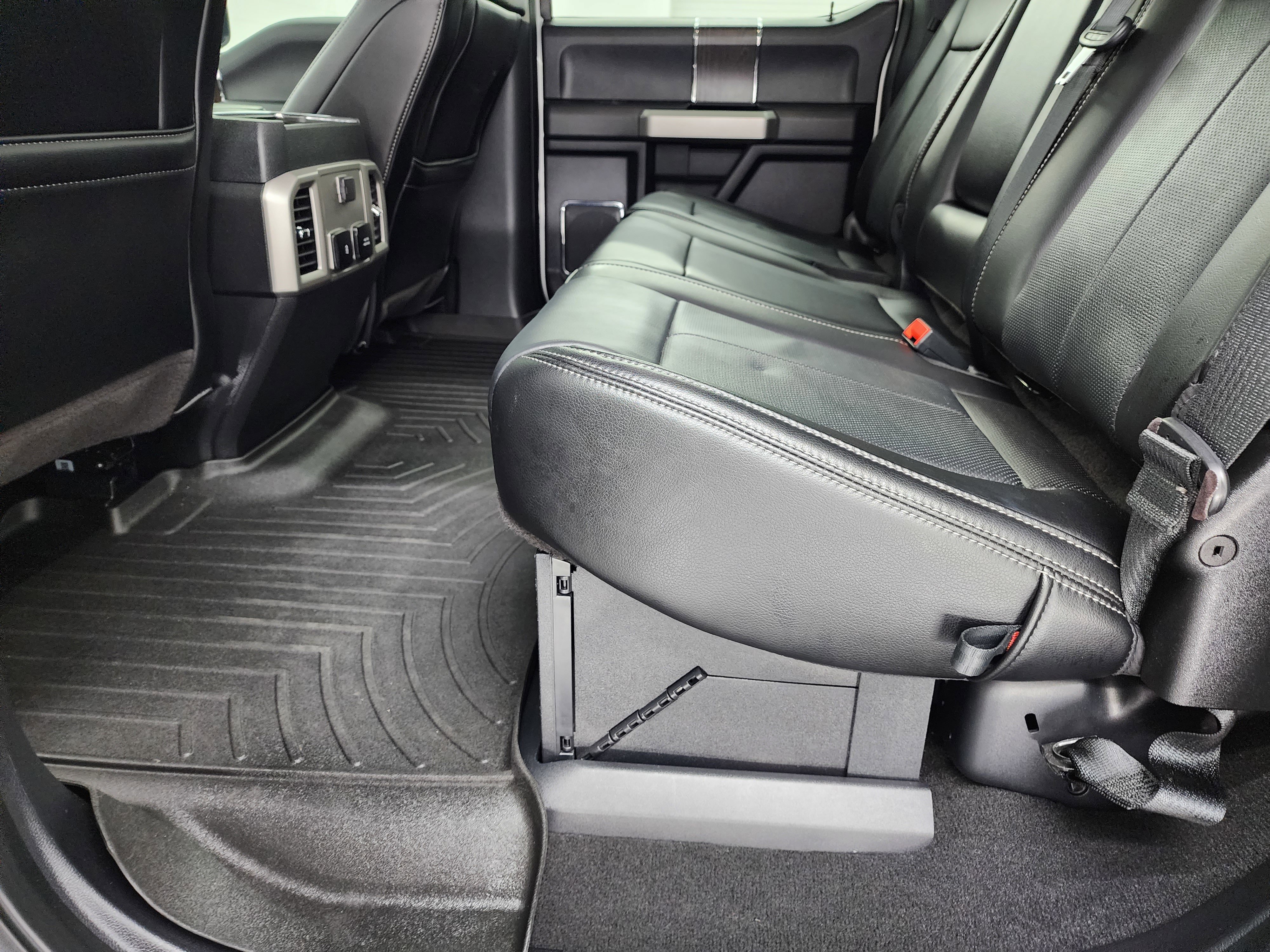 Used 2020 Ford F350 Lariat image 9