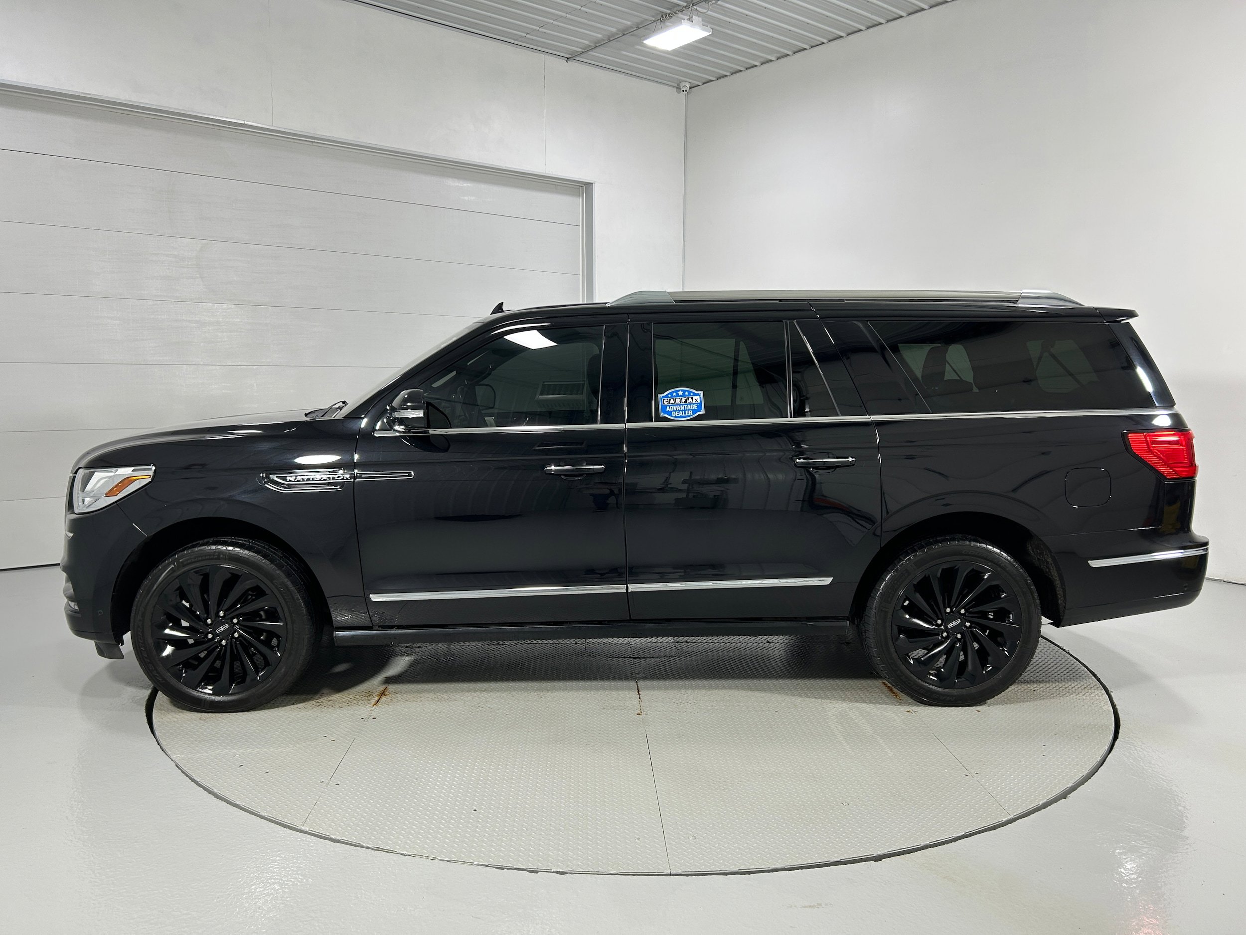 Used 2020 Lincoln Navigator L Reserve w/ Equipment Group 208A Reserve AWD/4WD image 22