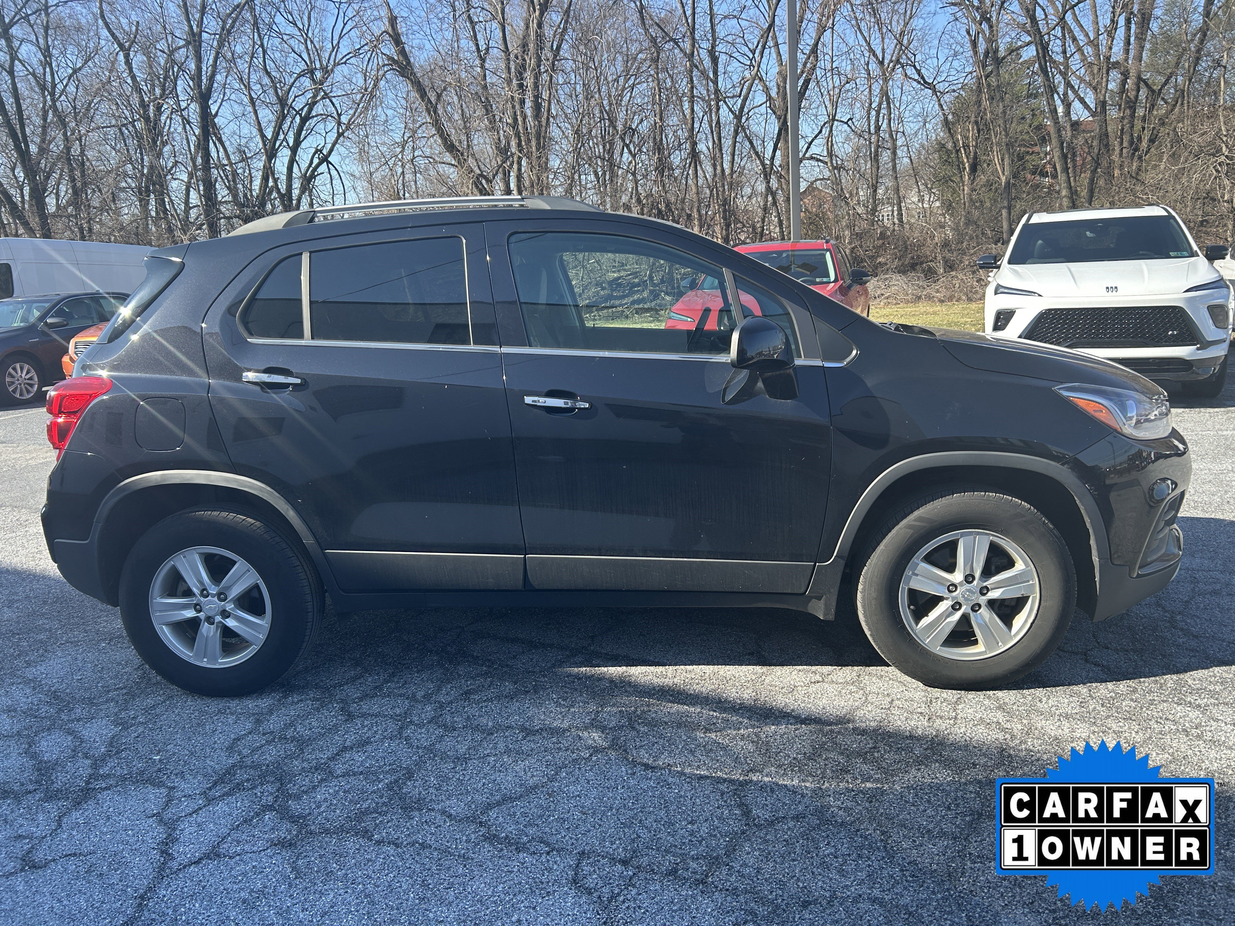 Used 2019 Chevrolet Trax LT w/ LT Convenience Package image 2