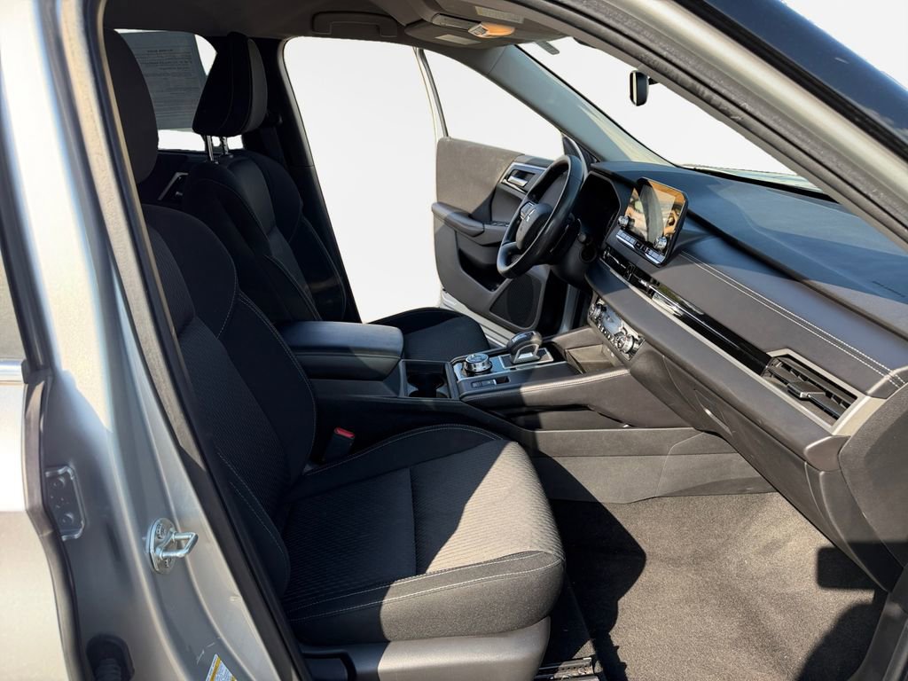 Used 2022 Mitsubishi Outlander ES AWD/4WD image 26