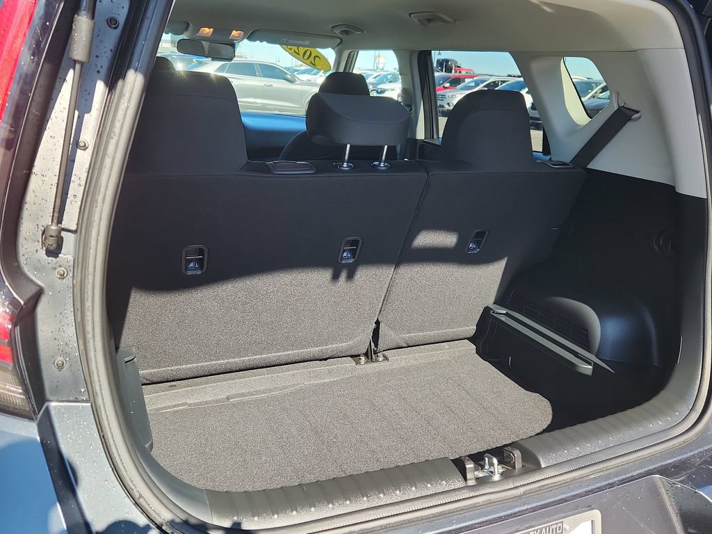 Used 2025 Kia Soul LX w/ LX Technology Package FWD image 11