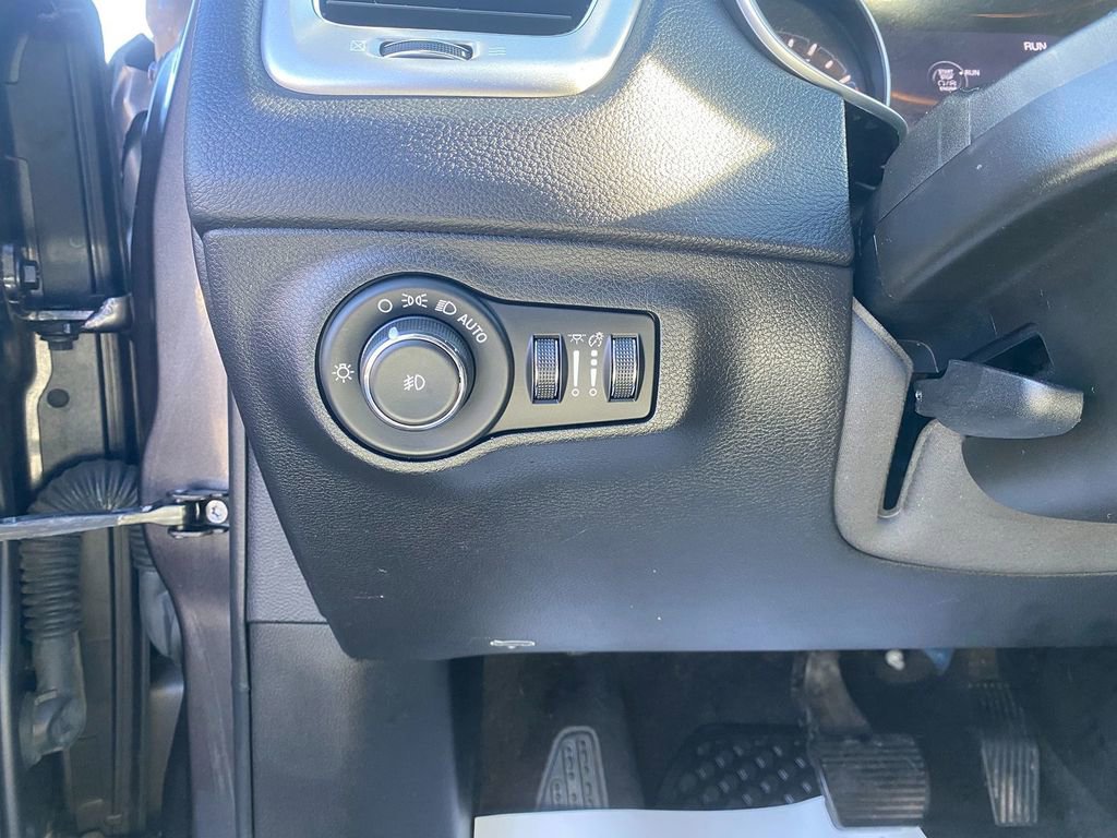 Used 2019 Jeep Compass Latitude w/ Popular Equipment Group image 14
