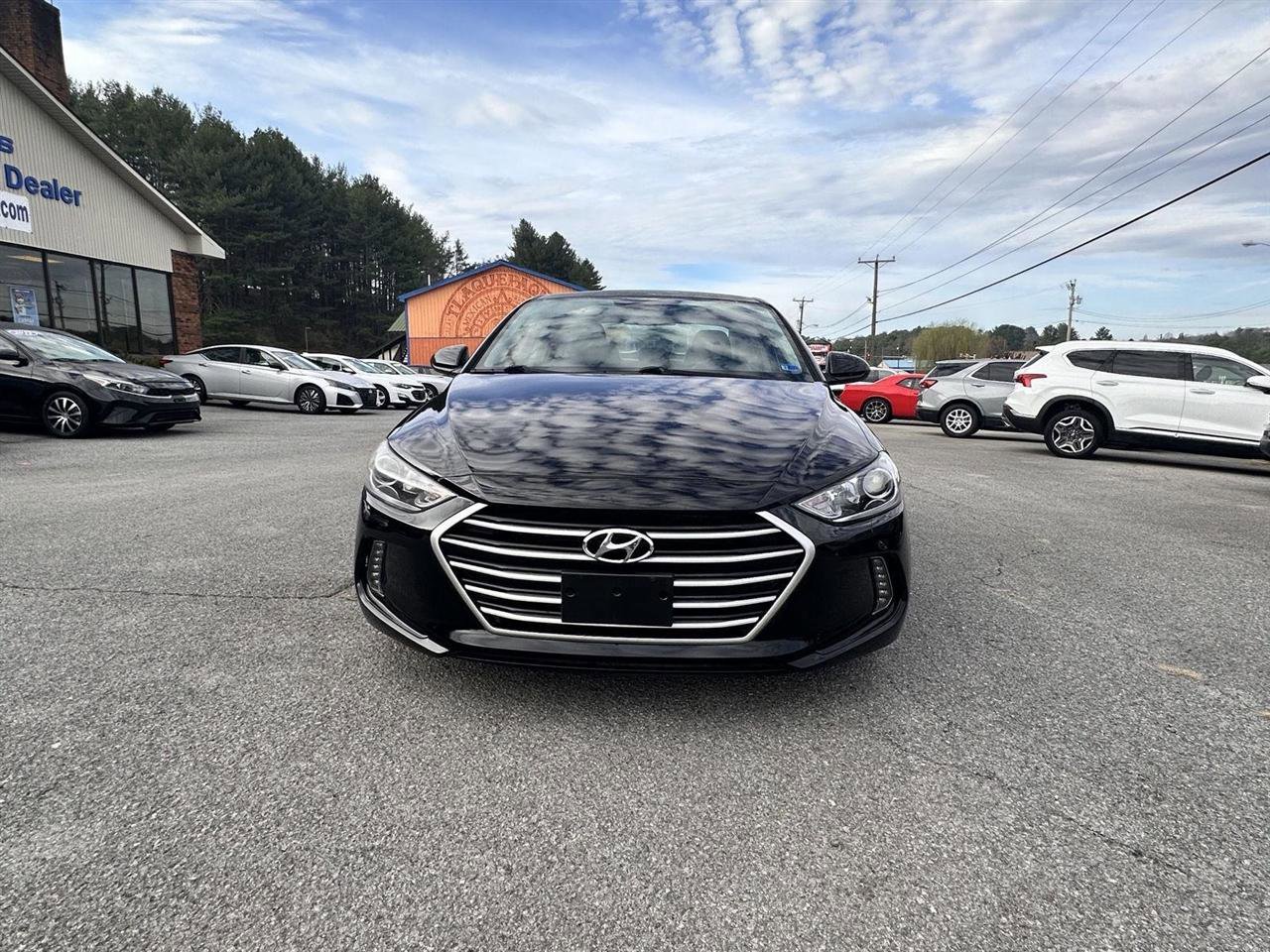 Used 2017 Hyundai Elantra SE w/ SE A/T Tech Package 03 image 2