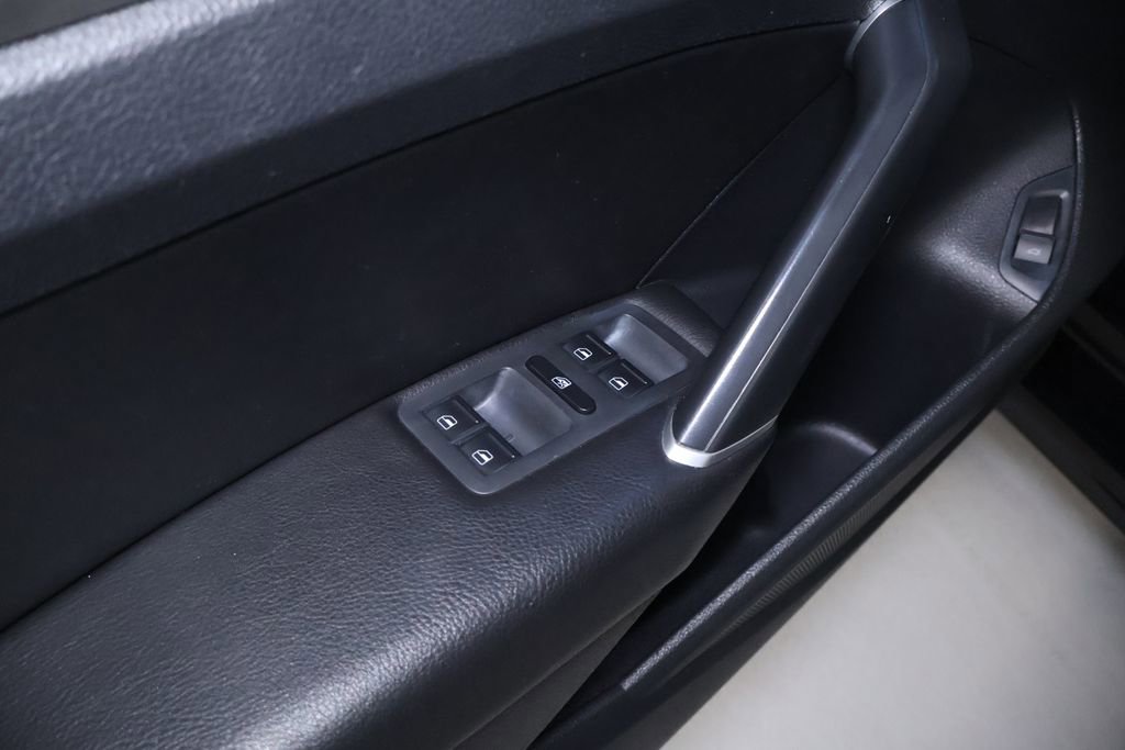 Used 2021 Volkswagen Passat 2.0T SE image 10