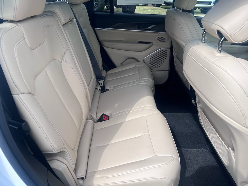 New 2026 Jeep Grand Cherokee Limited w/ Limited Altitude Package RWD image 13