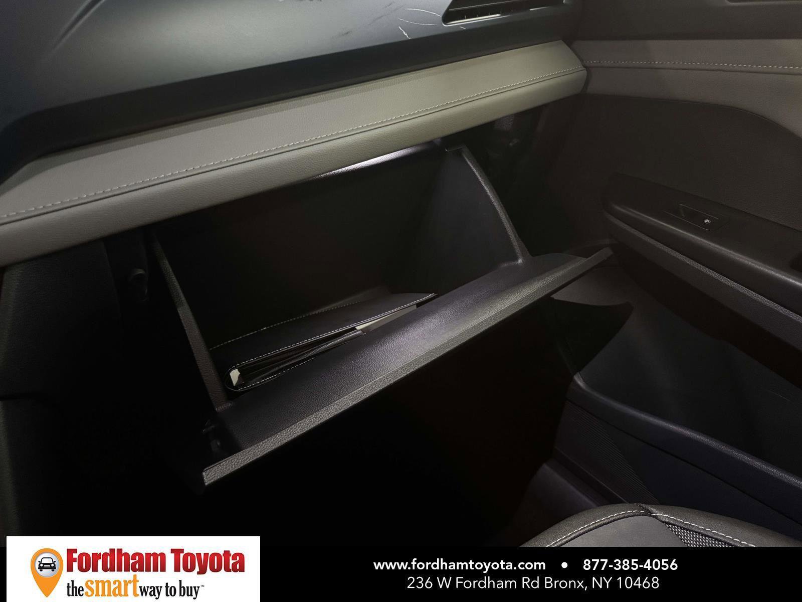 Used 2024 Volkswagen Taos SE image 32