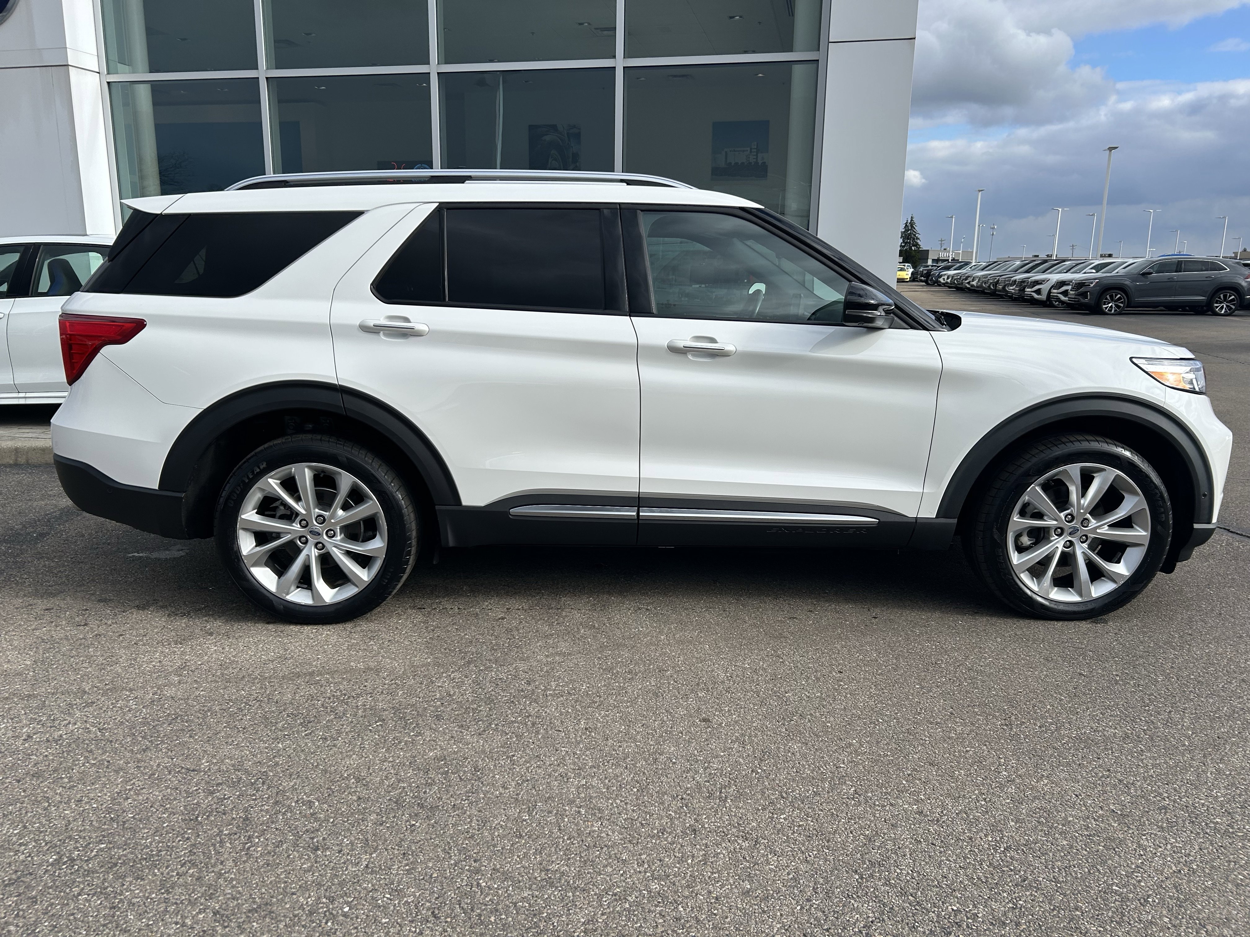 Used 2022 Ford Explorer Platinum w/ Equipment Group 601A image 8