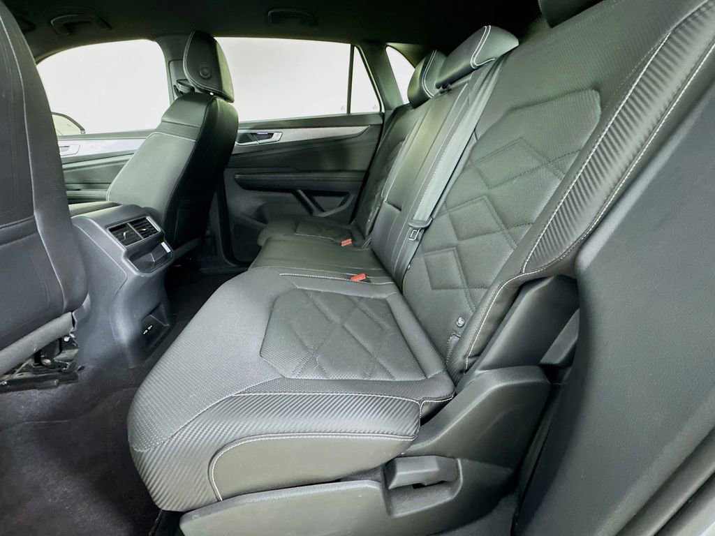 Used 2024 Volkswagen Atlas Cross Sport SE FWD image 30