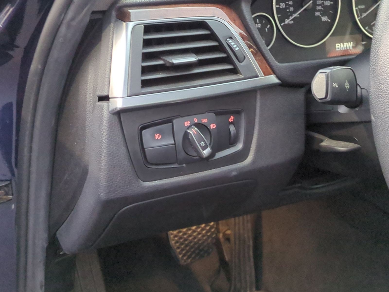 Used 2018 BMW 320i xDrive Sedan image 17