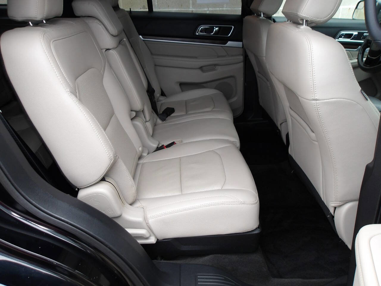 Used 2018 Ford Explorer Limited image 29