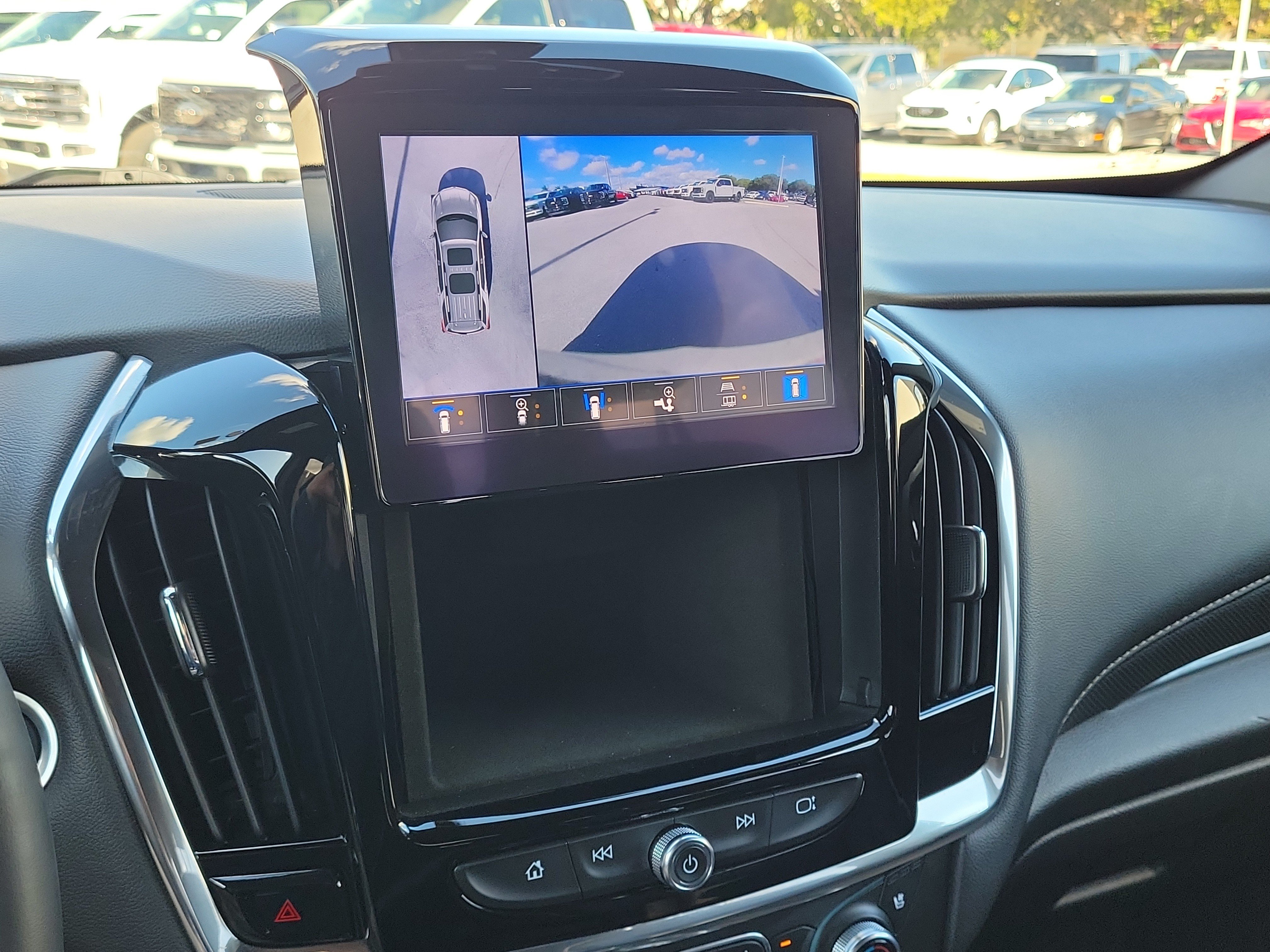 Used 2023 Chevrolet Traverse Premier FWD image 20