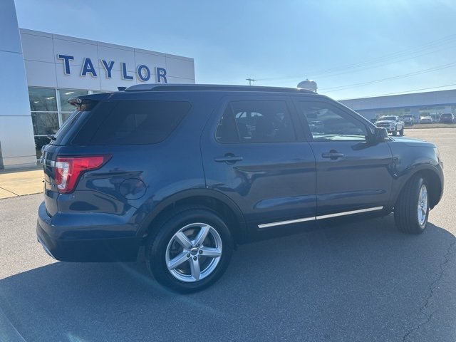 Used 2017 Ford Explorer XLT image 16