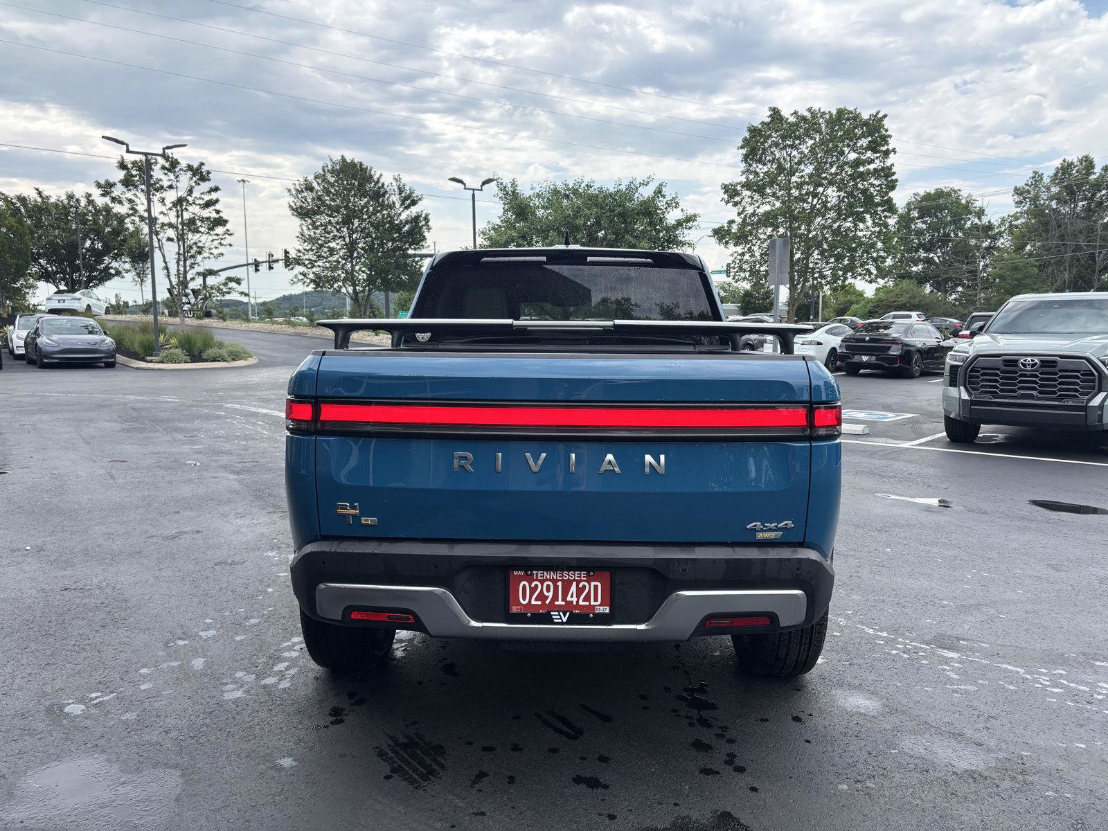 Used 2022 Rivian R1T Adventure AWD/4WD image 8