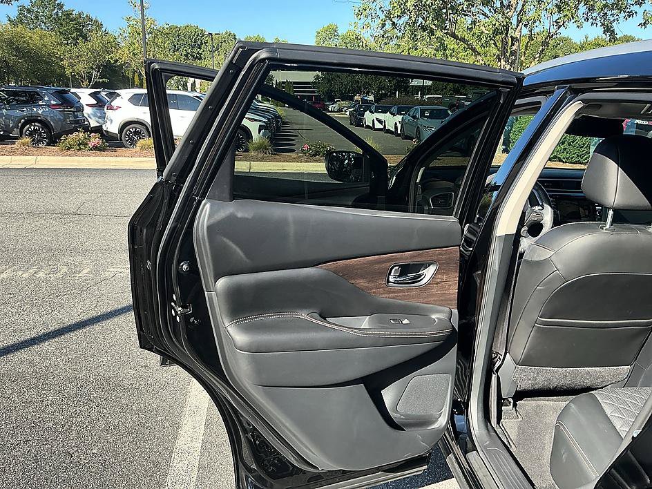 Certified 2023 Nissan Murano Platinum w/ Cargo Package FWD image 24
