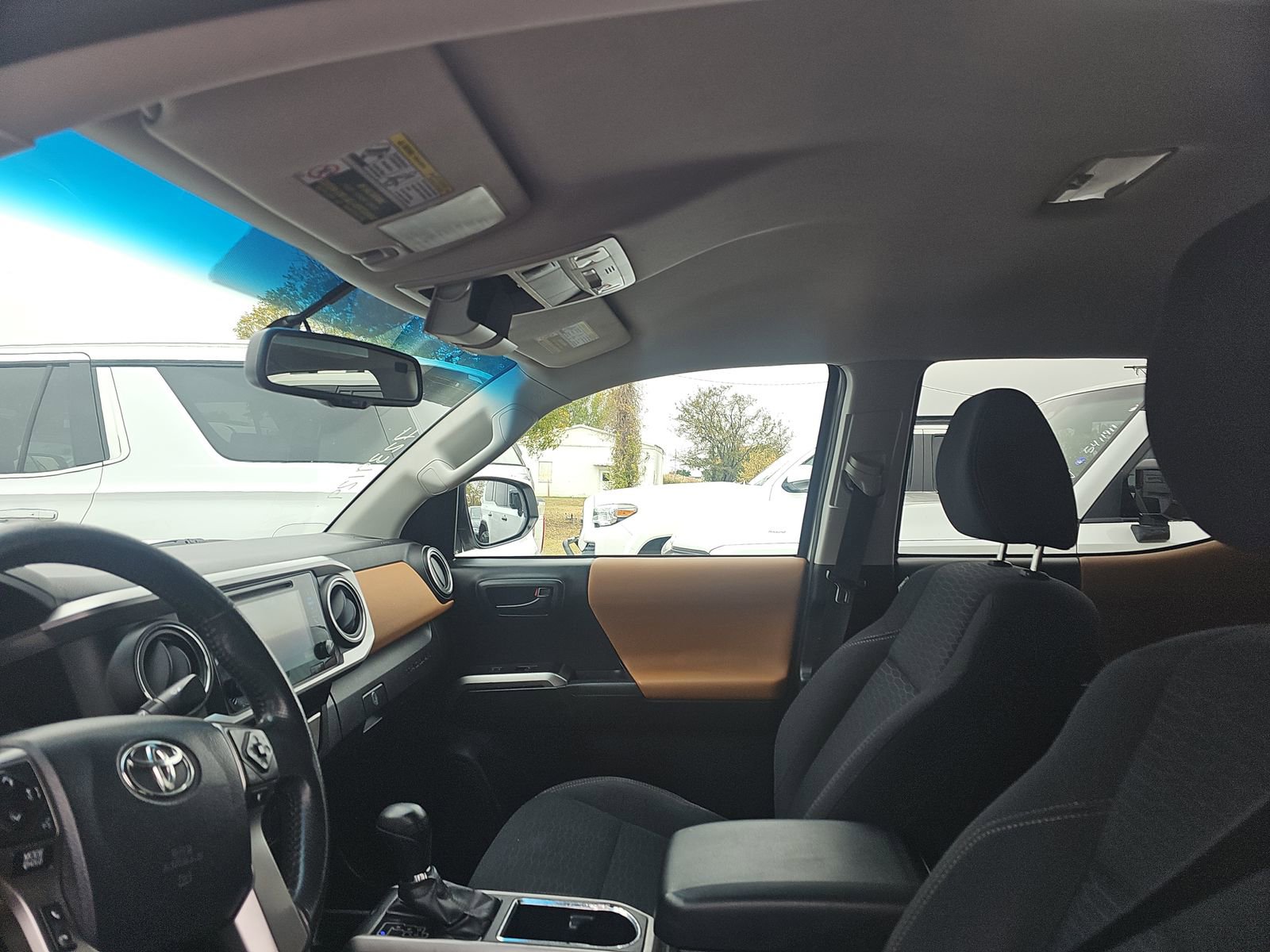 Used 2017 Toyota Tacoma SR5 image 19