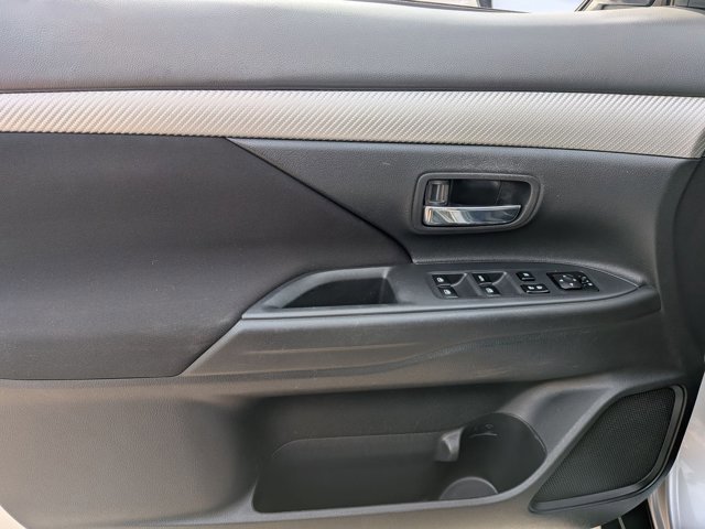 Used 2018 Mitsubishi Outlander ES image 10