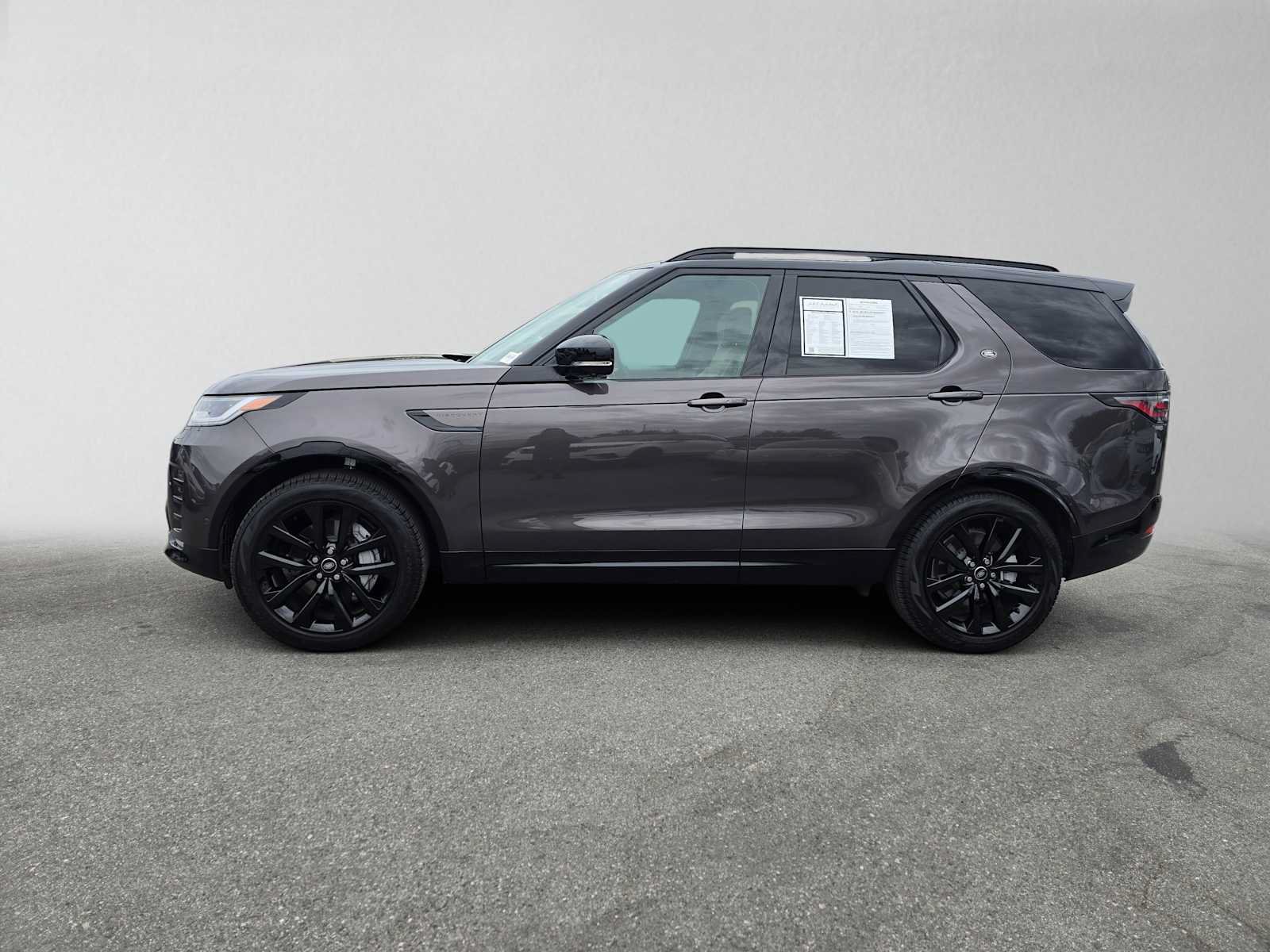 Used 2026 Land Rover Discovery Dynamic SE AWD/4WD image 2