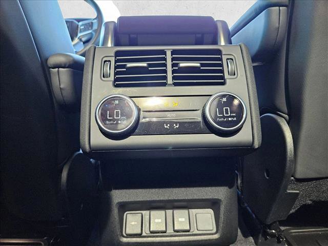 Used 2024 Land Rover Discovery Metropolitan Edition image 19