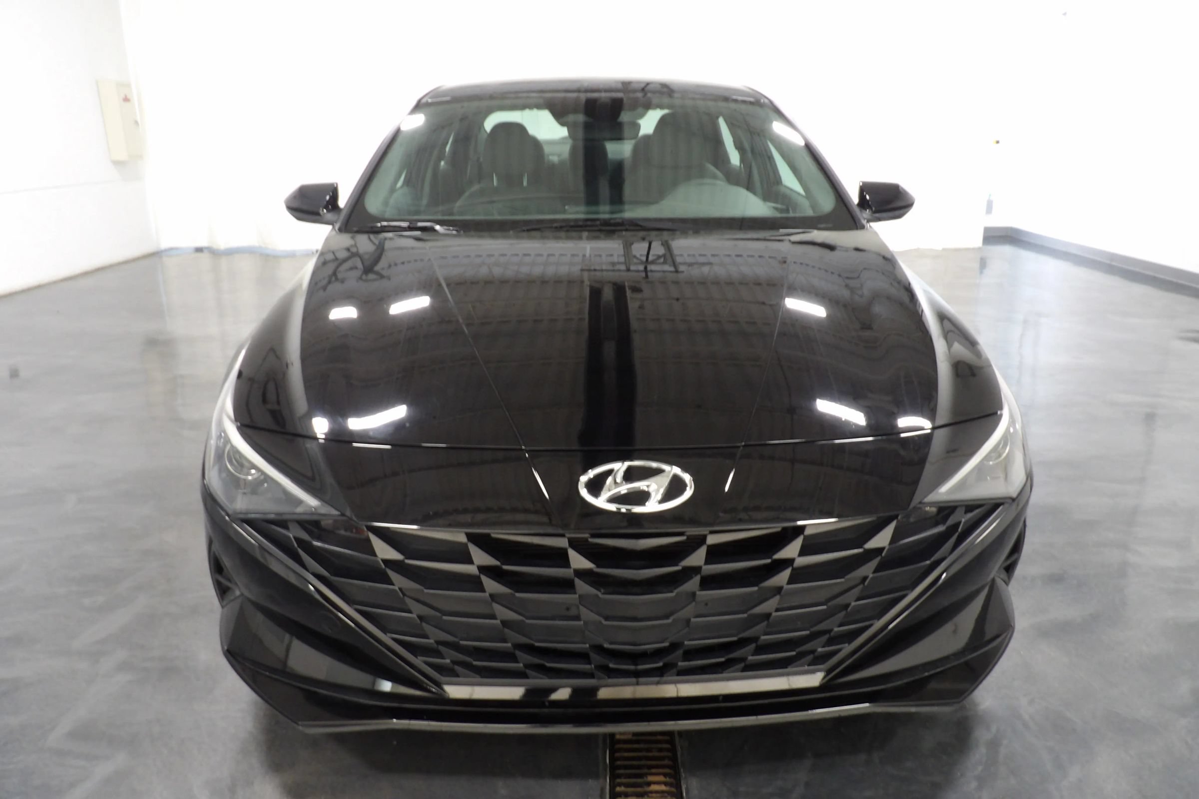 Used 2022 Hyundai Elantra SEL FWD image 2