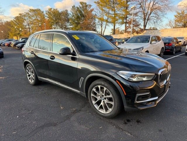 Used 2023 BMW X5 xDrive40i w/ Premium Package image 2