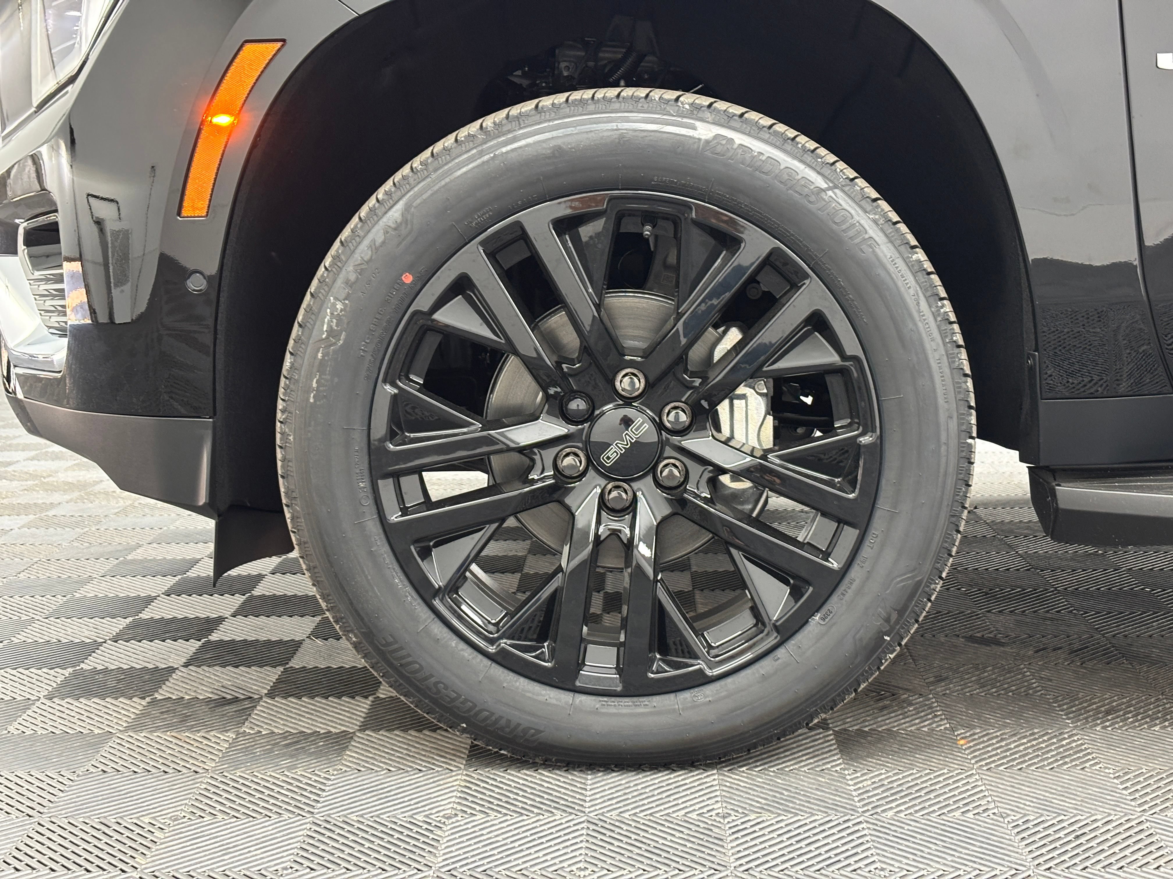 New 2026 GMC Yukon XL Elevation w/ Elevation Premium Package AWD/4WD image 19