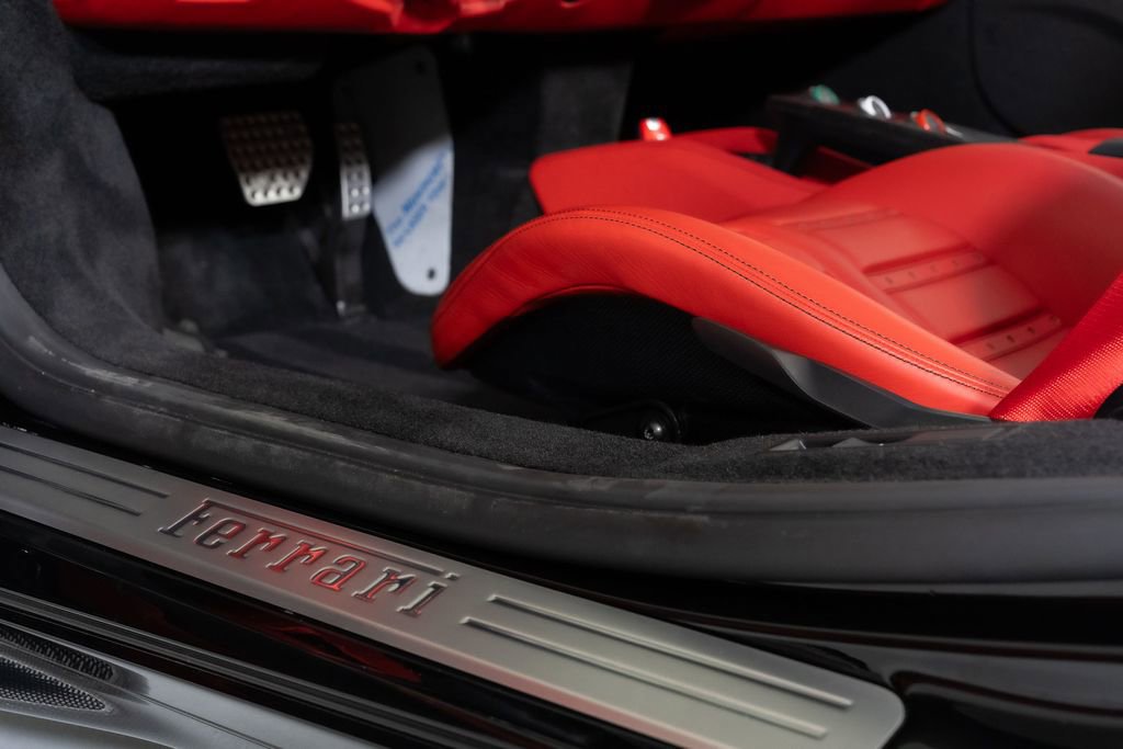 Used 2023 Ferrari F8 Tributo RWD image 33