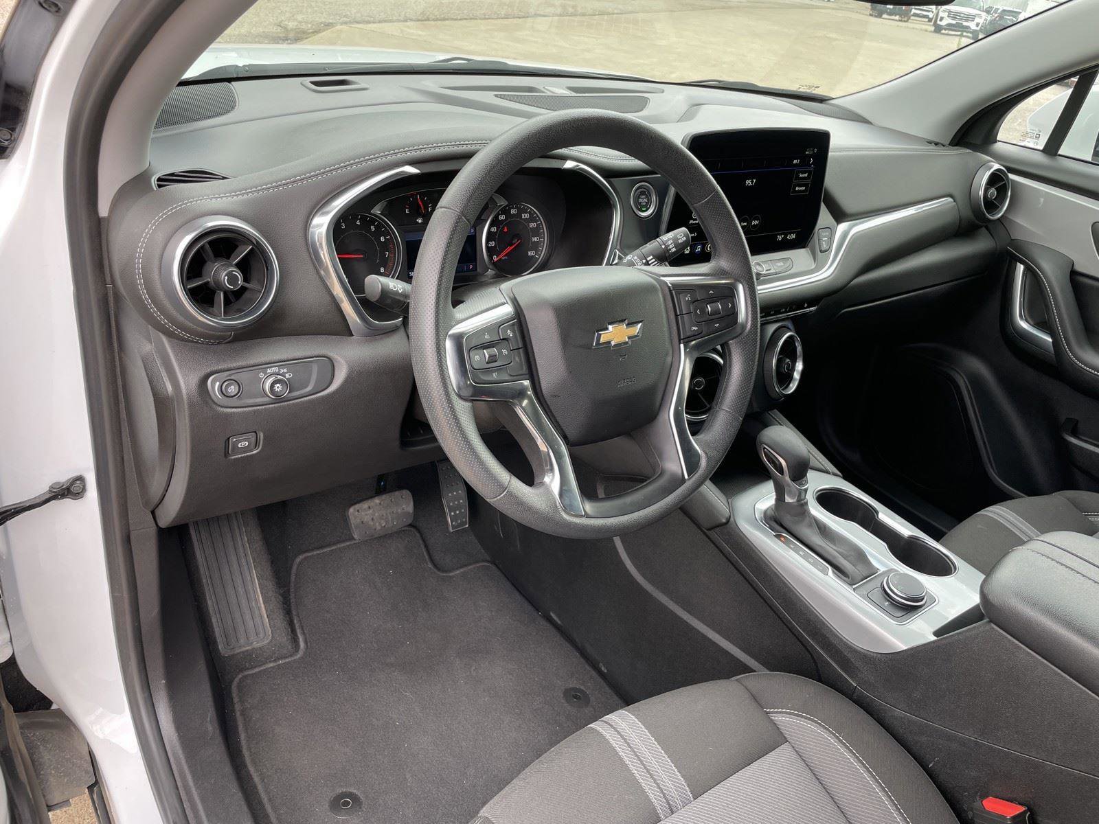 Used 2025 Chevrolet Blazer LT FWD image 13