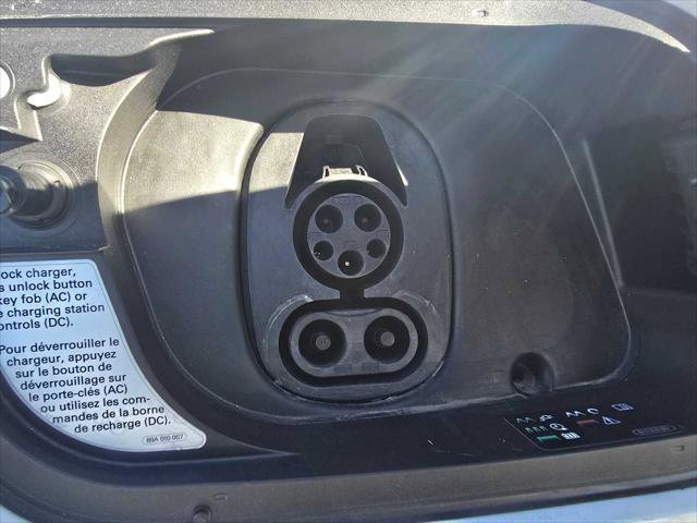 Used 2024 Audi Q4 e-tron Prestige image 10