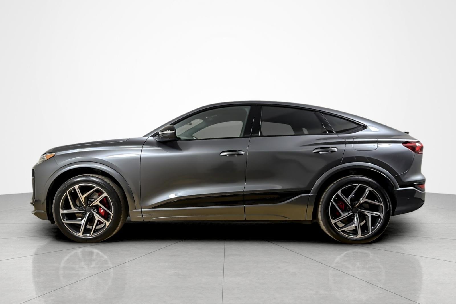 New 2027 Audi SQ6 e-tron Premium Plus AWD/4WD image 3