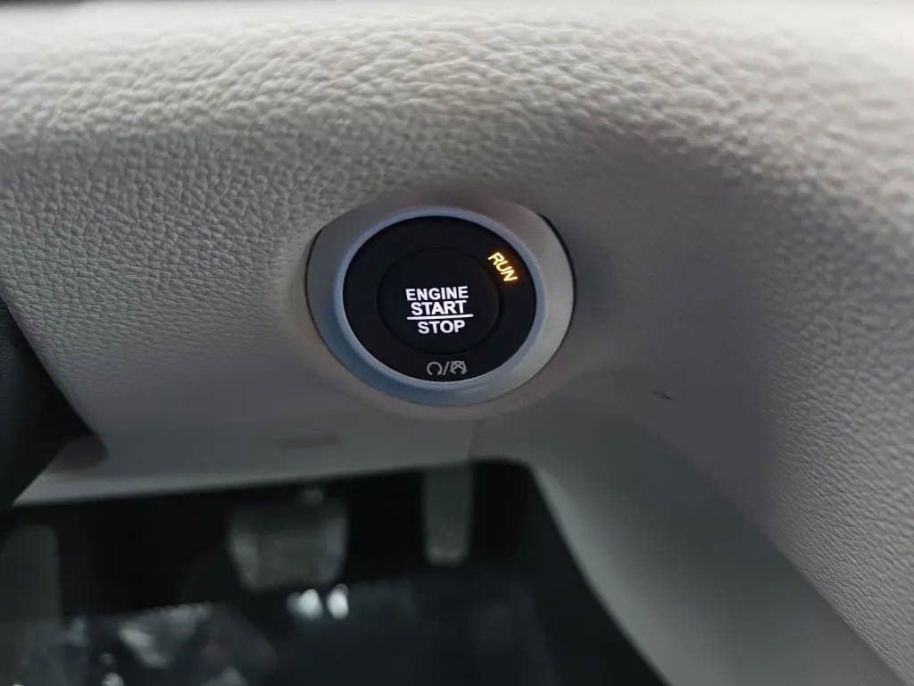 Used 2024 Chrysler Pacifica Select FWD image 31