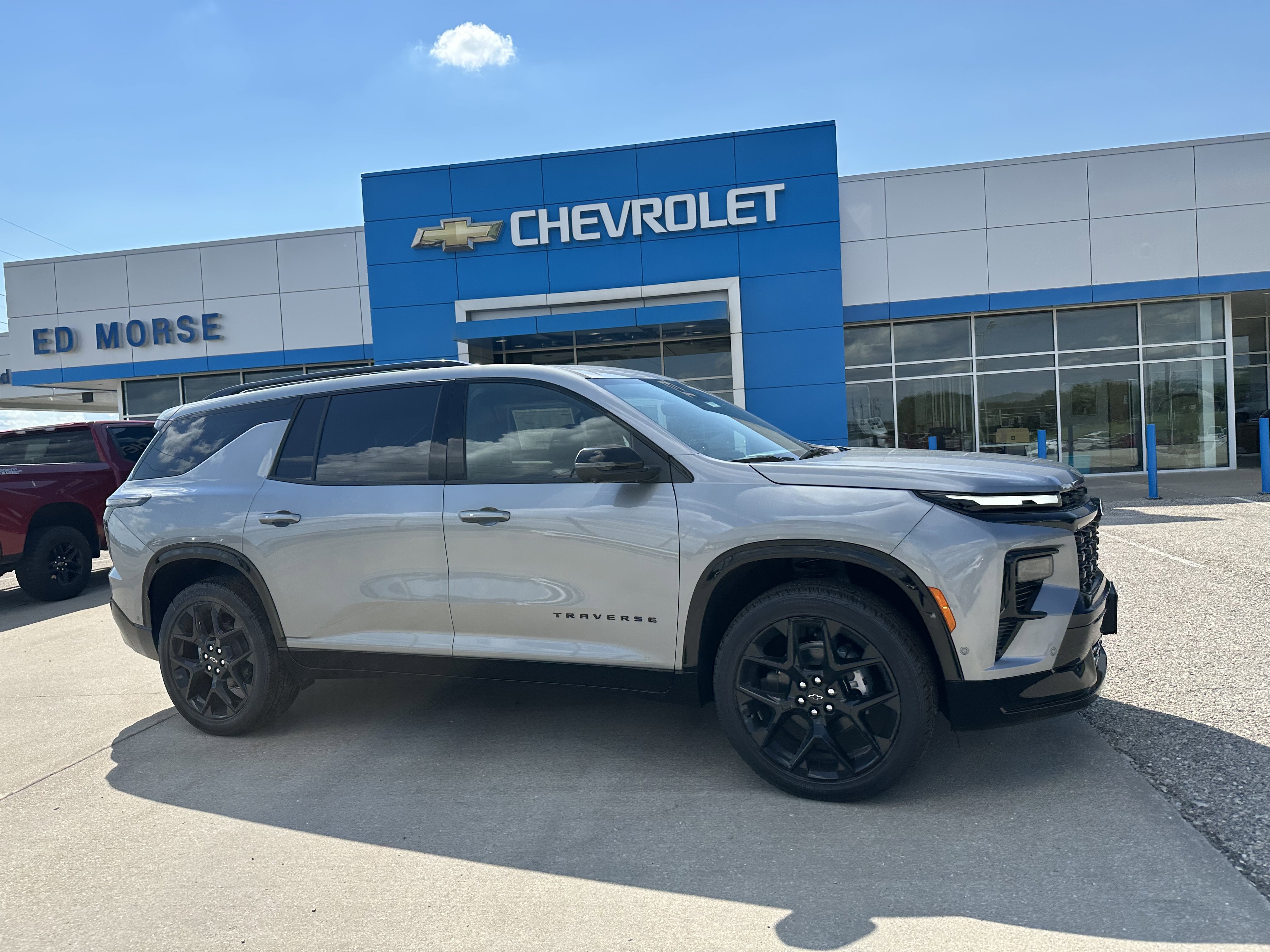 New 2025 Chevrolet Traverse RS w/ LPO, Floor Liner Package image 2