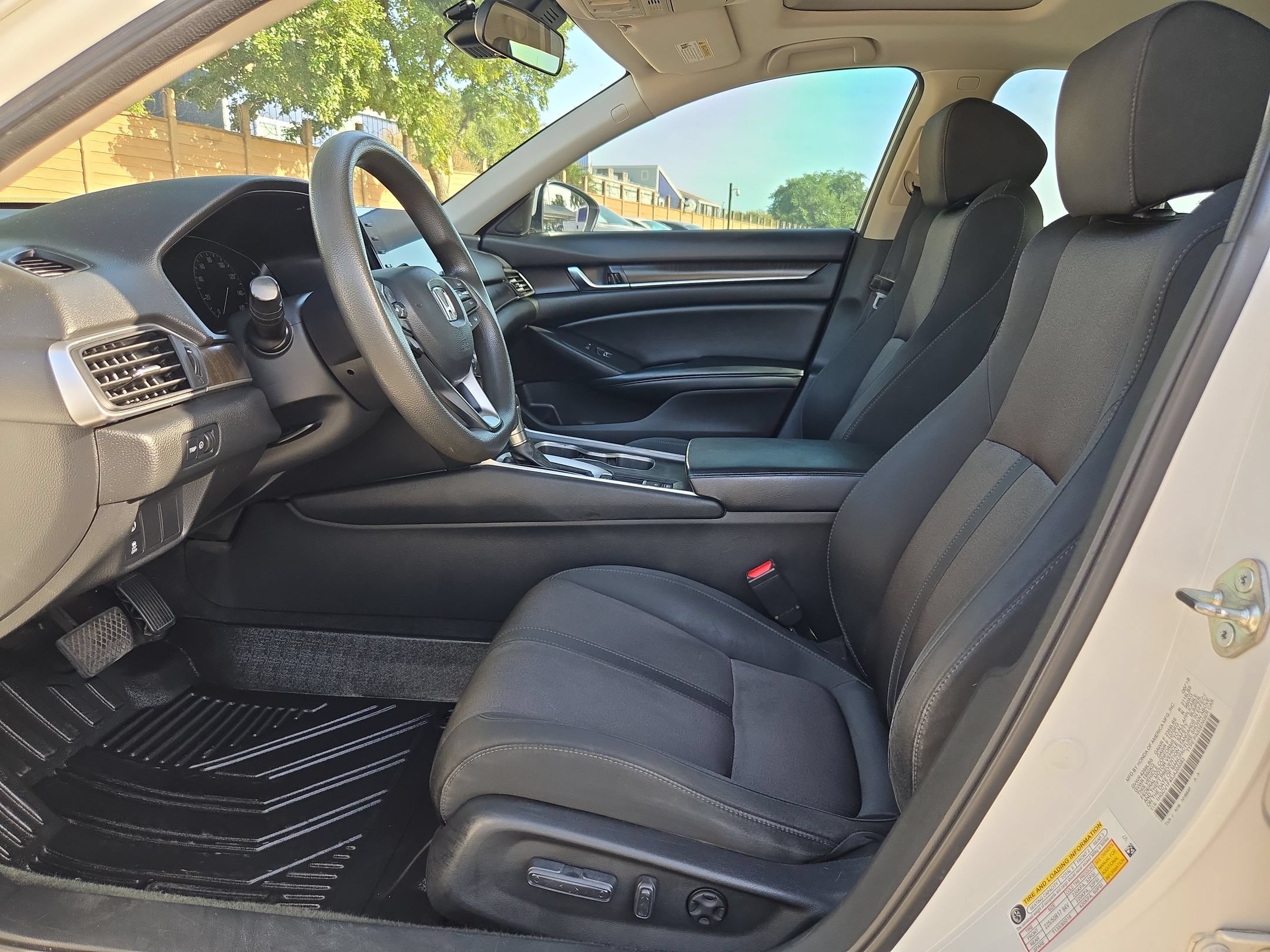 Used 2018 Honda Accord EX image 9