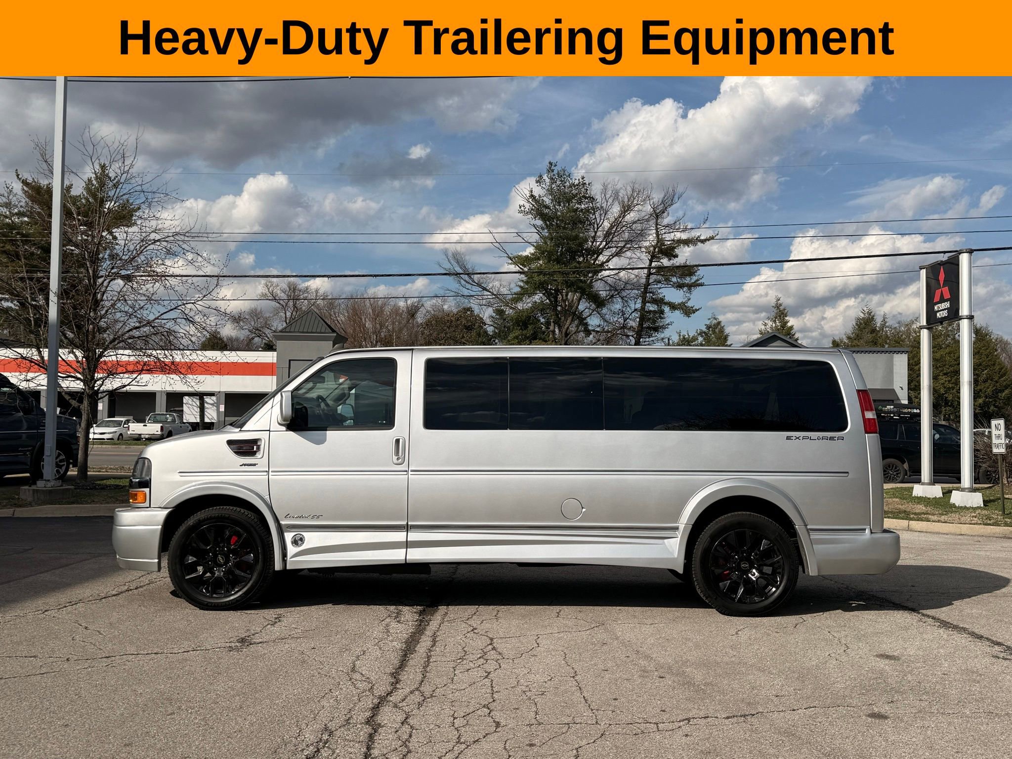 Used 2023 Chevrolet Express 2500 Extended image 3