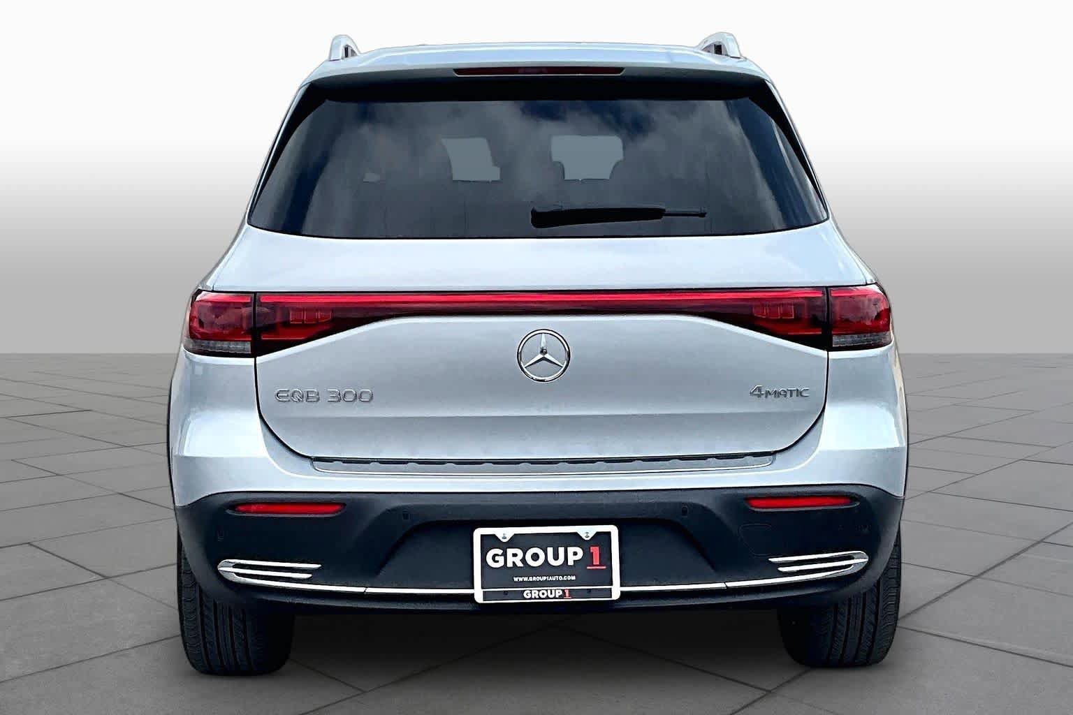 Used 2023 Mercedes-Benz EQB 300 4MATIC image 4
