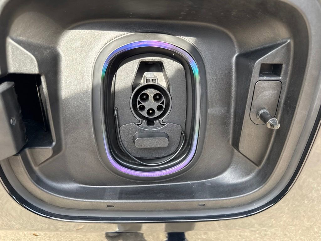 Used 2025 Chevrolet Silverado EV RST AWD/4WD image 17