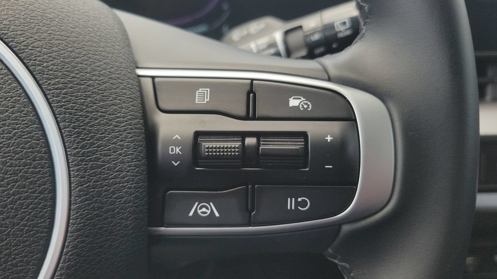 Used 2025 Kia Sportage EX FWD image 29