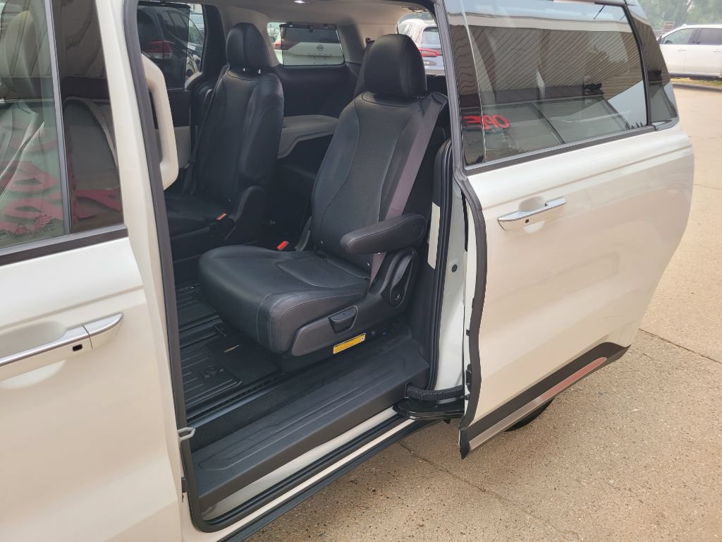 Used 2023 Kia Carnival SX Prestige FWD image 43