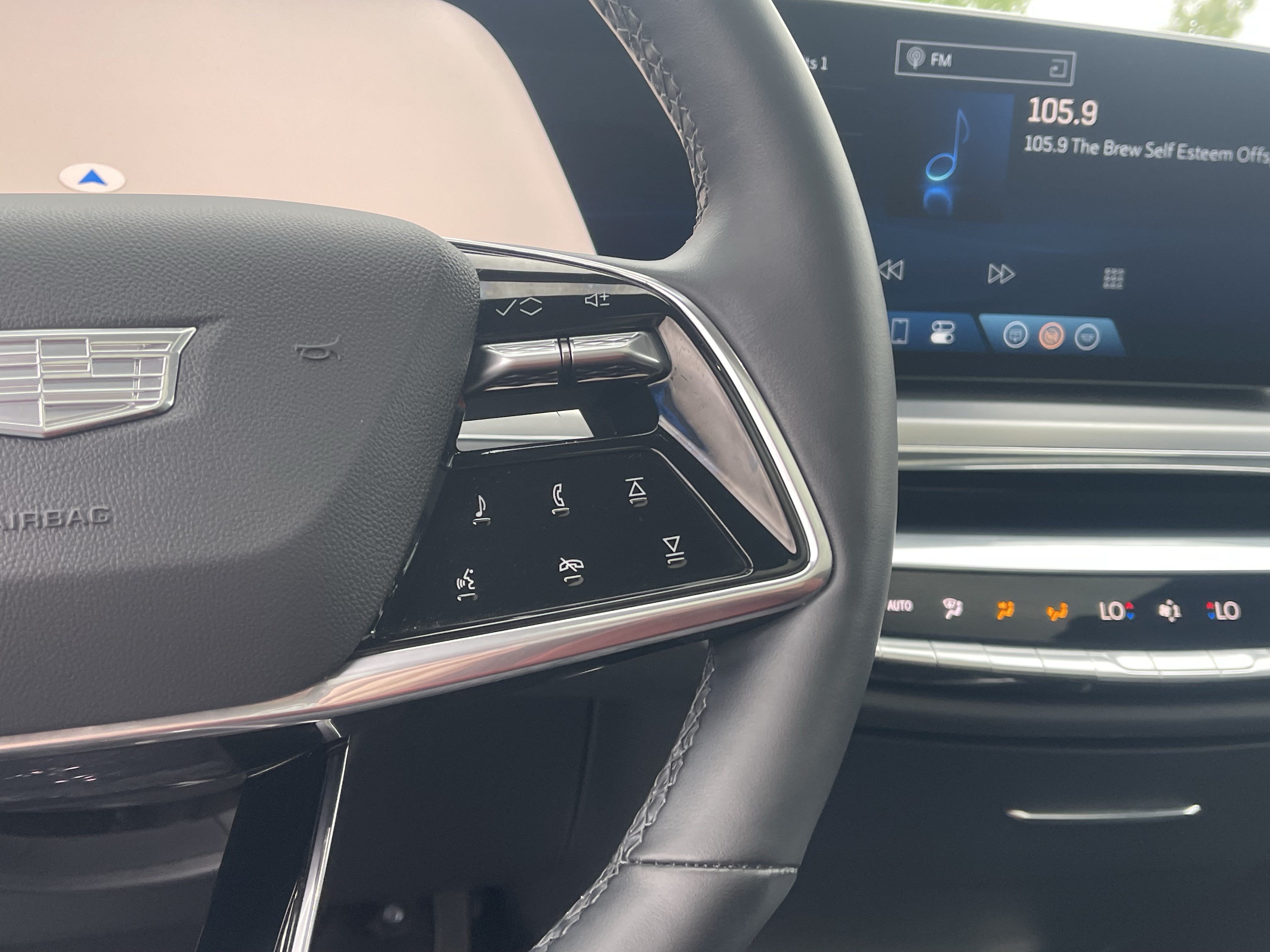 Used 2024 Cadillac Lyriq Luxury AWD/4WD image 23