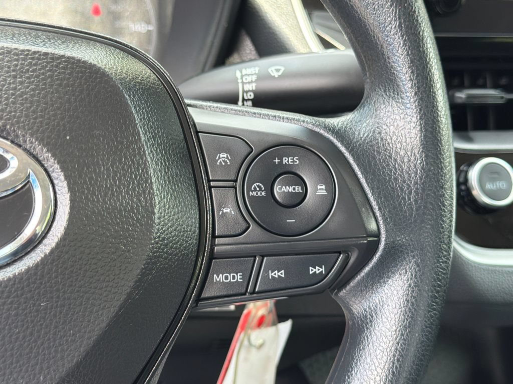 Used 2025 Toyota Corolla LE FWD image 24