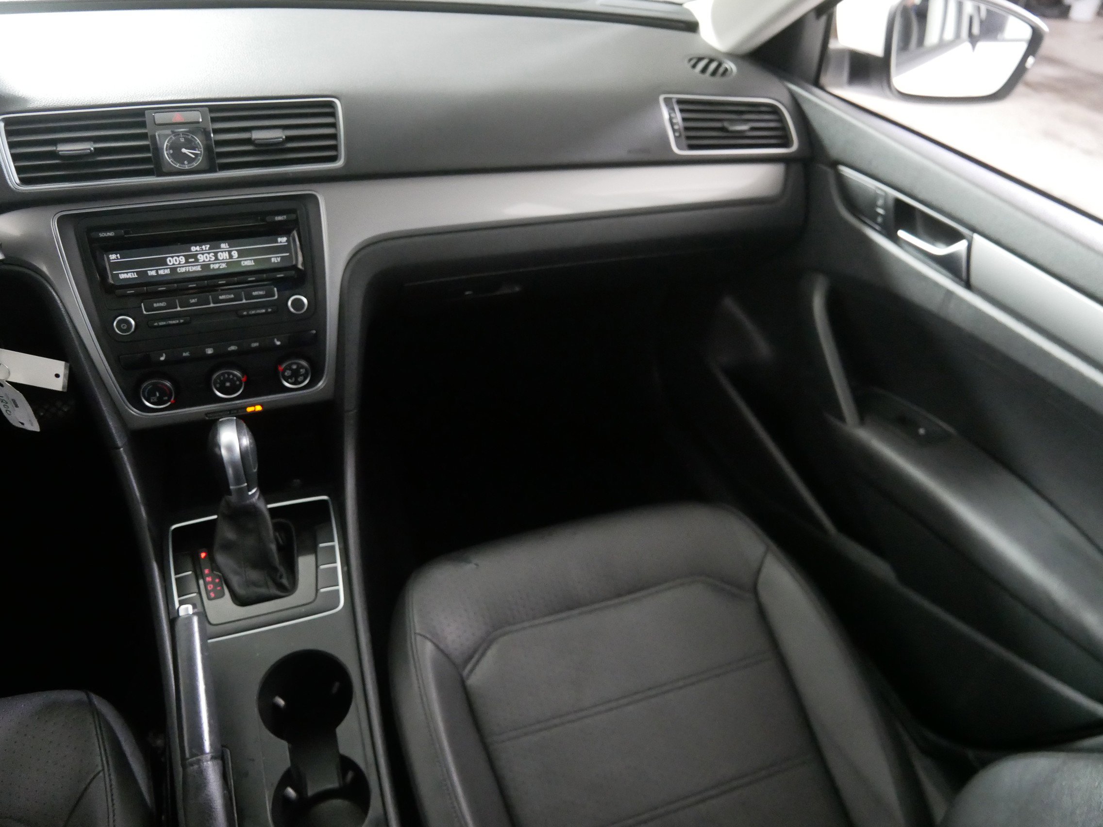 Used 2015 Volkswagen Passat 1.8T Wolfsburg Edition image 11